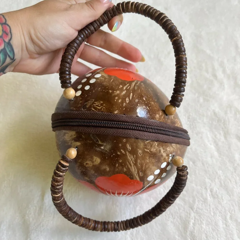 3/$30 🌟 Coconut Purse with Red Hibiscus Flower 🥥 🌺 - Picture 4 of 6